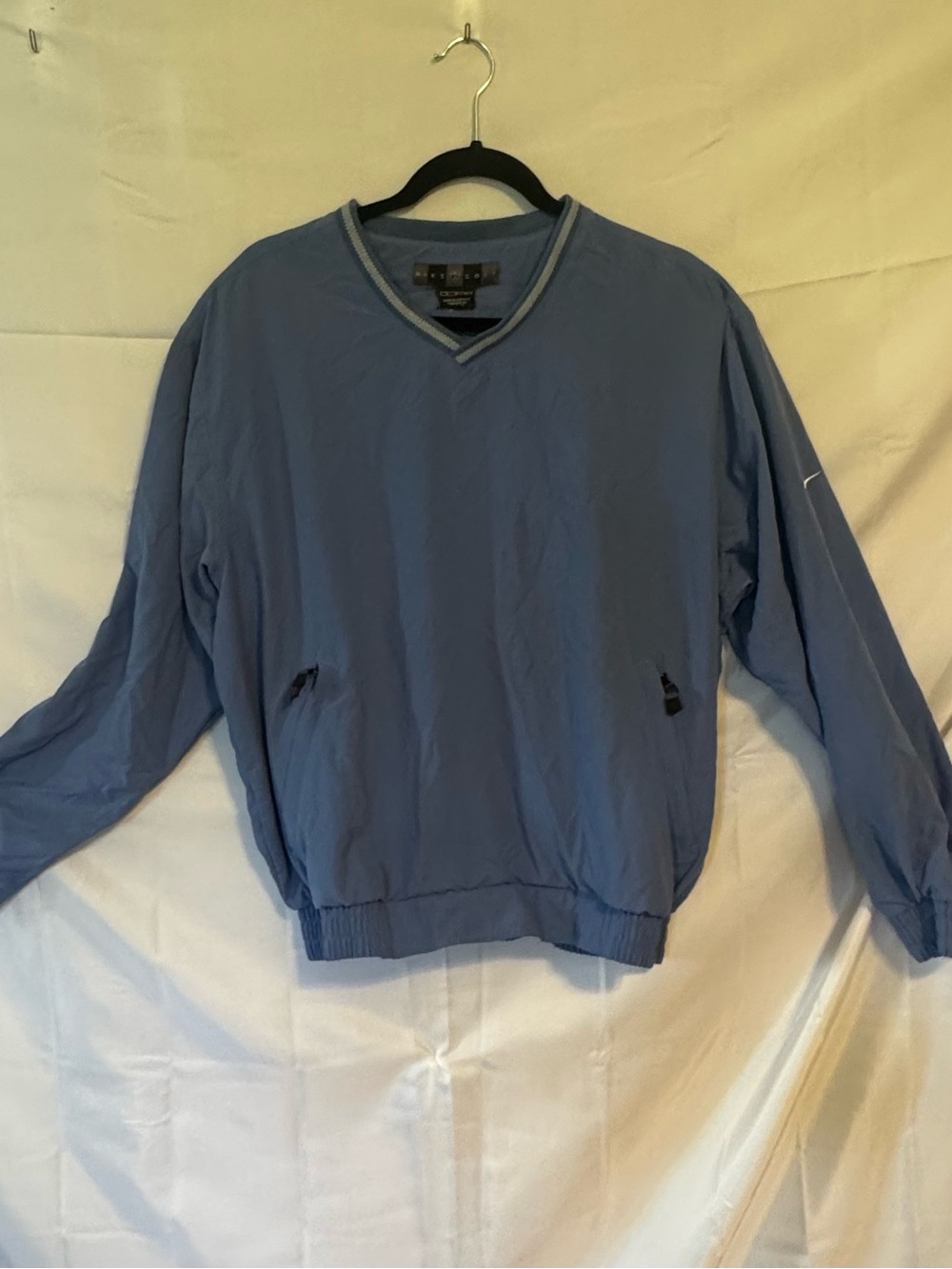 Nike Men’s Light Blue V-Neck Windbreaker Pullover